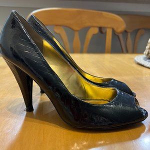 BLACK HEELS